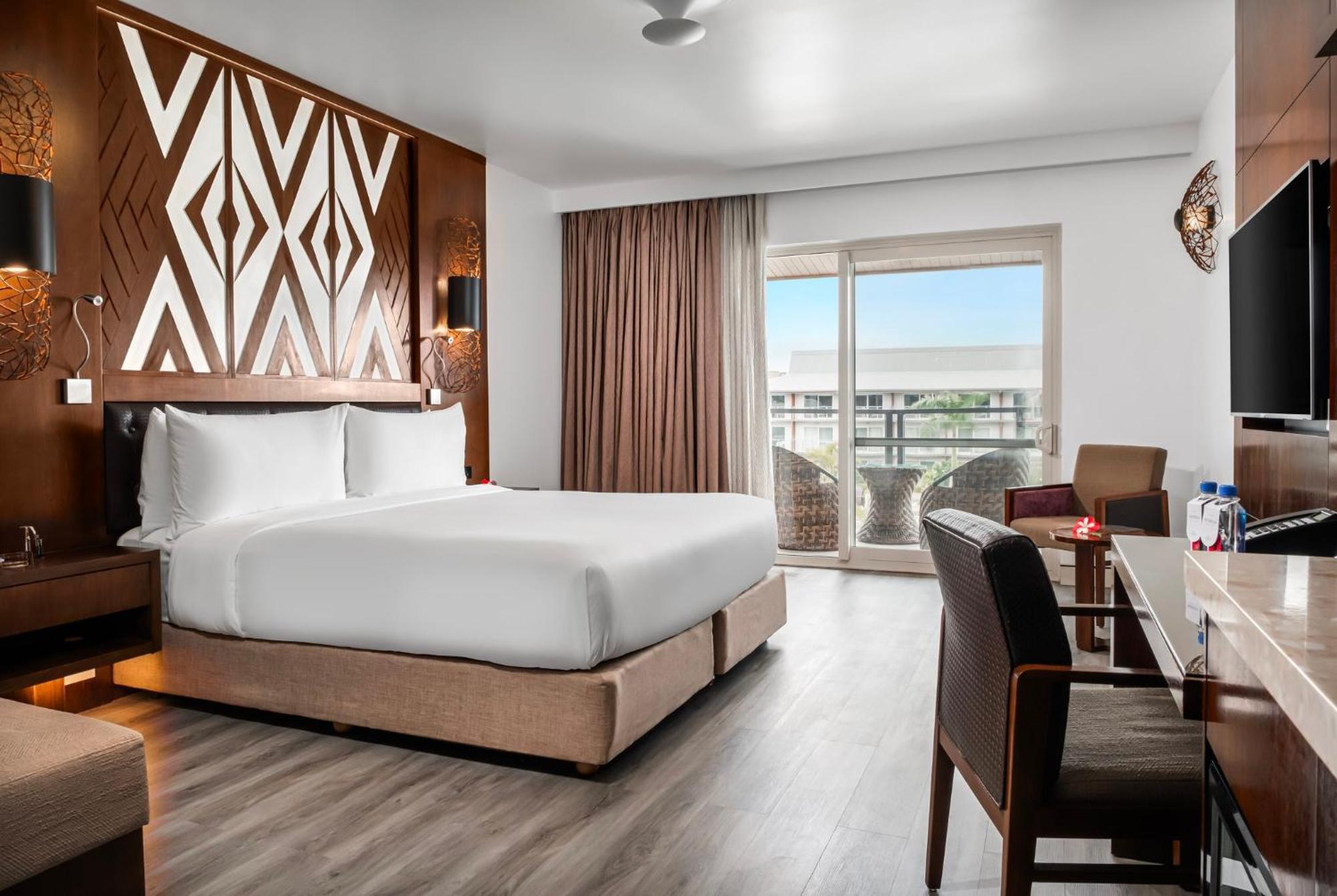 Crowne Plaza Fiji Nadi Bay Resort & Spa, An Ihg Hotel Exteriör bild