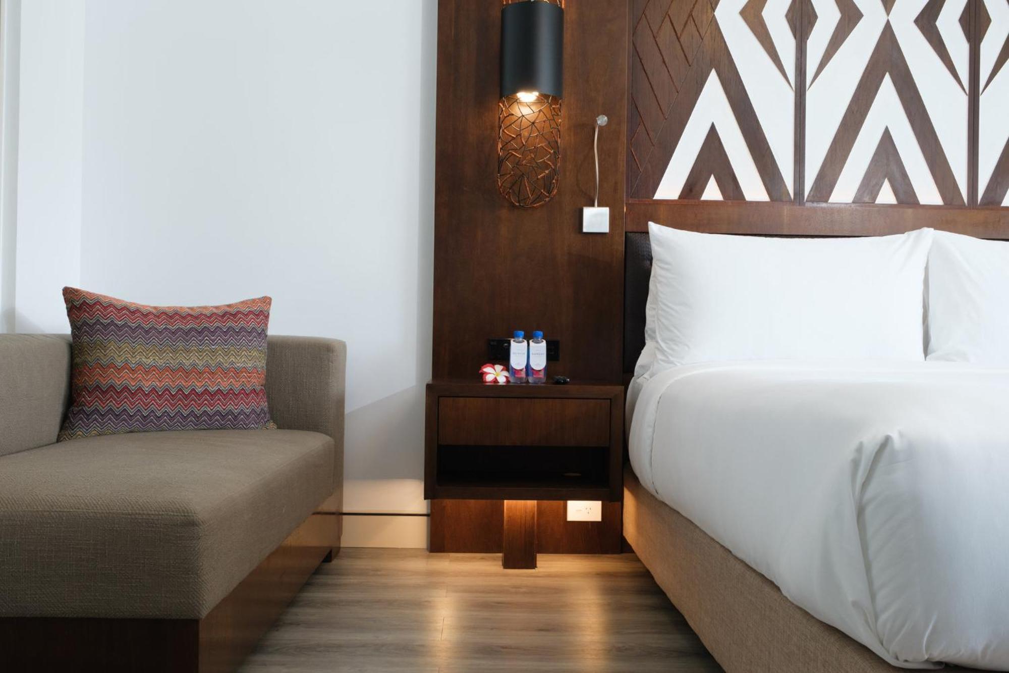 Crowne Plaza Fiji Nadi Bay Resort & Spa, An Ihg Hotel Exteriör bild